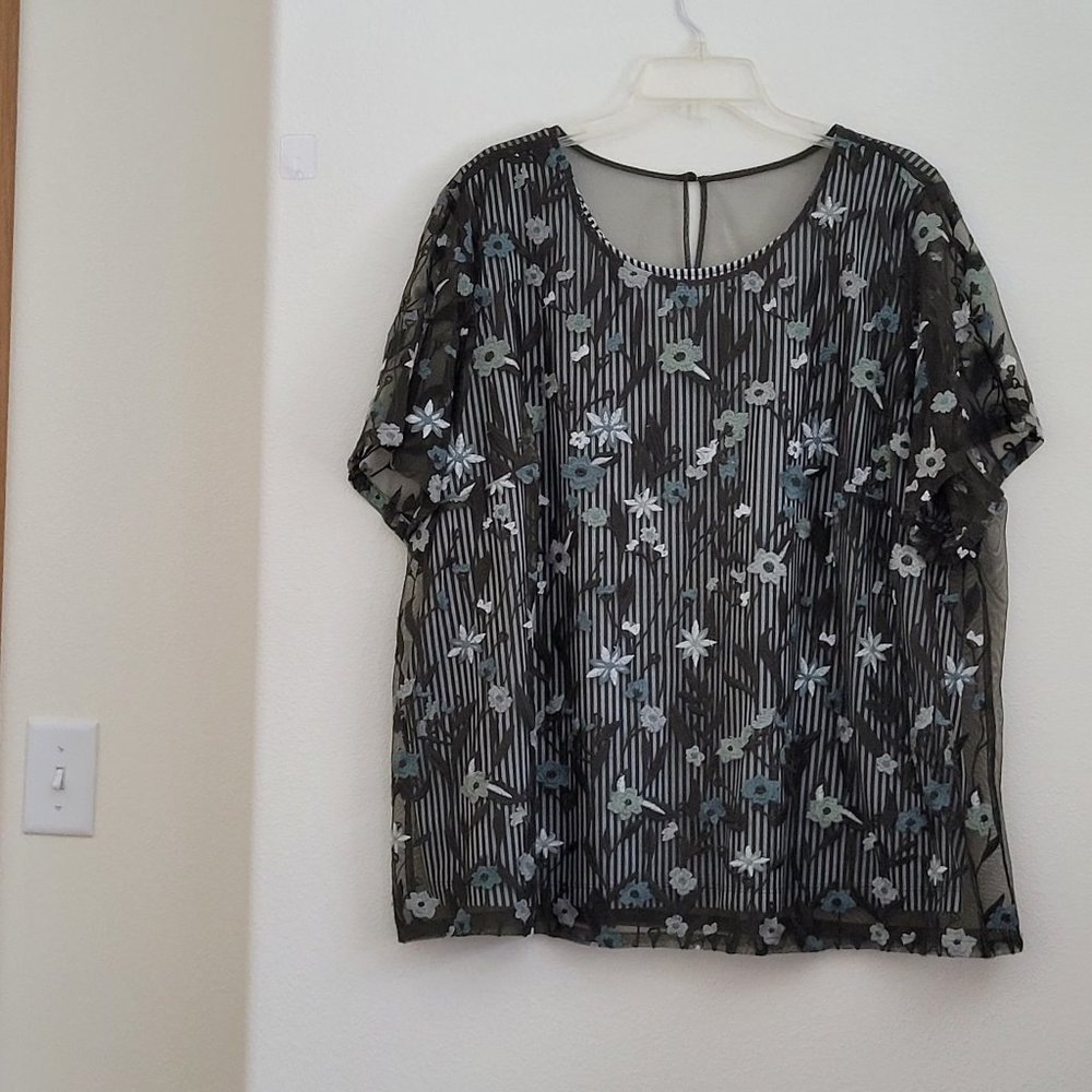 cj banks Professional Olive Green 3X Short Sleeve Tunic with Crocheted Flowers